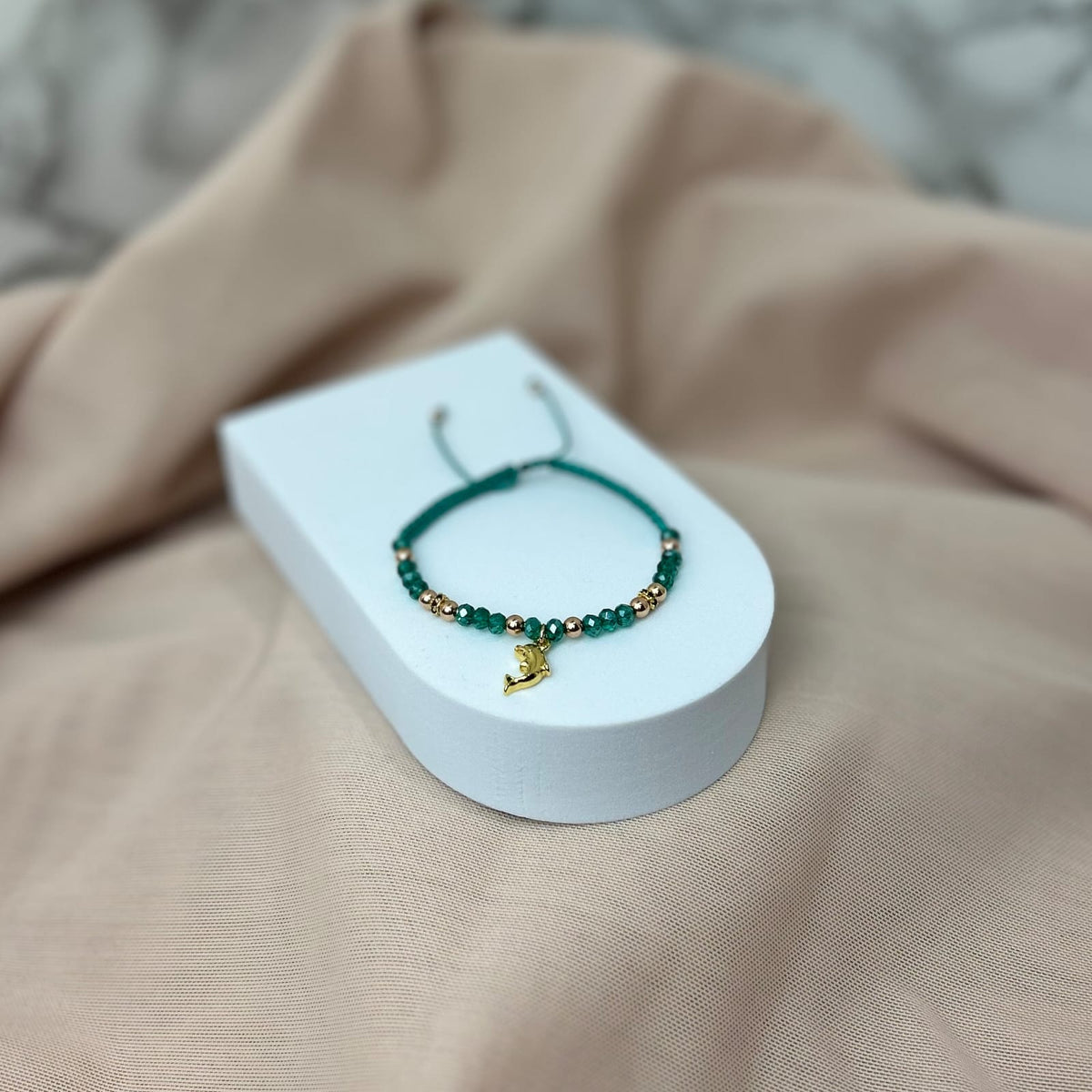 Pulsera Murano Agua Marina con Delfin, Balin Rosa y Rondel Circón Negro Oro Laminado 18 K